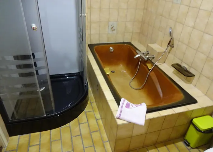 Aux Orangers 2* Luxé