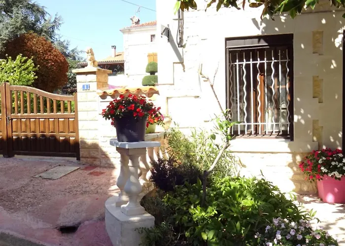 Aux Orangers 2* Luxé